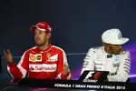 Foto zur News: Sebastian Vettel (Ferrari) und Lewis Hamilton (Mercedes)