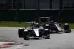 Foto zur News: Lewis Hamilton (Mercedes) und Jenson Button (McLaren)