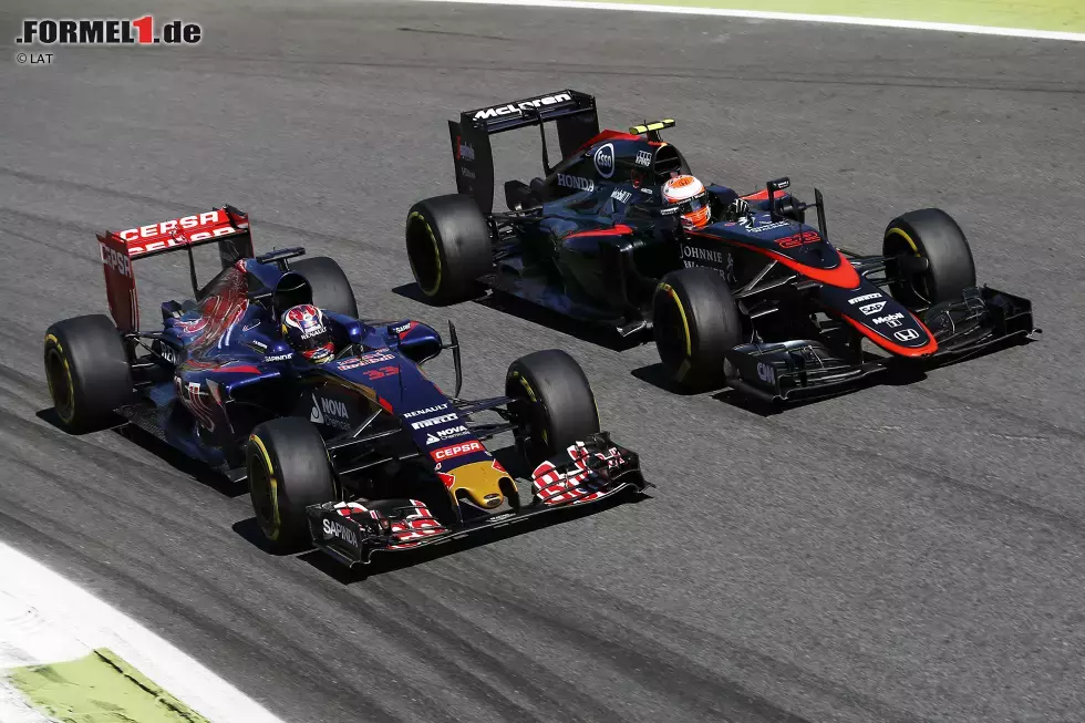 Foto zur News: Max Verstappen (Toro Rosso) und Jenson Button (McLaren)