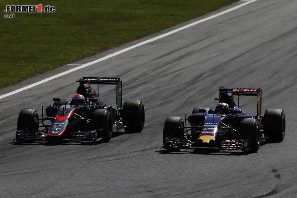 Foto zur News: Max Verstappen (Toro Rosso) und Jenson Button (McLaren)