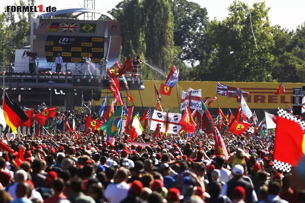 Foto zur News: Lewis Hamilton (Mercedes), Sebastian Vettel (Ferrari) und Felipe Massa (Williams)