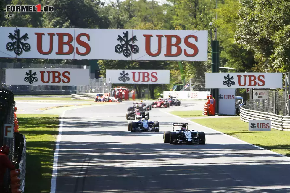 Foto zur News: Nico Hülkenberg (Force India) und Marcus Ericsson (Sauber)