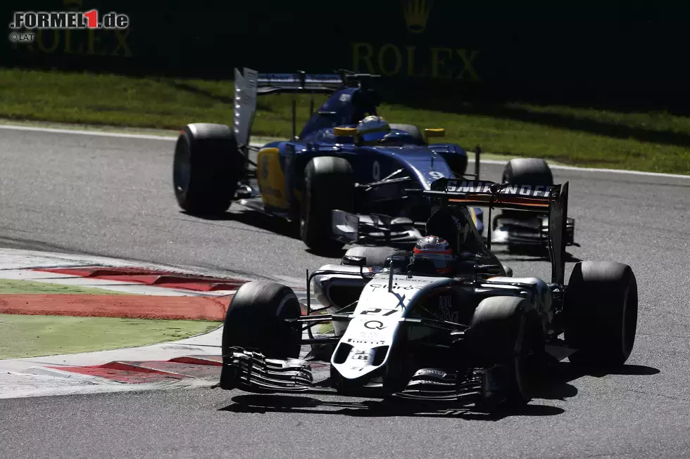 Foto zur News: Nico Hülkenberg (Force India) und Marcus Ericsson (Sauber)