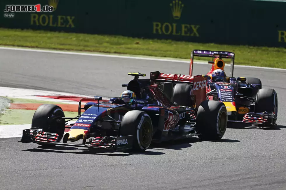 Foto zur News: Carlos Sainz (Toro Rosso) und Daniel Ricciardo (Red Bull)