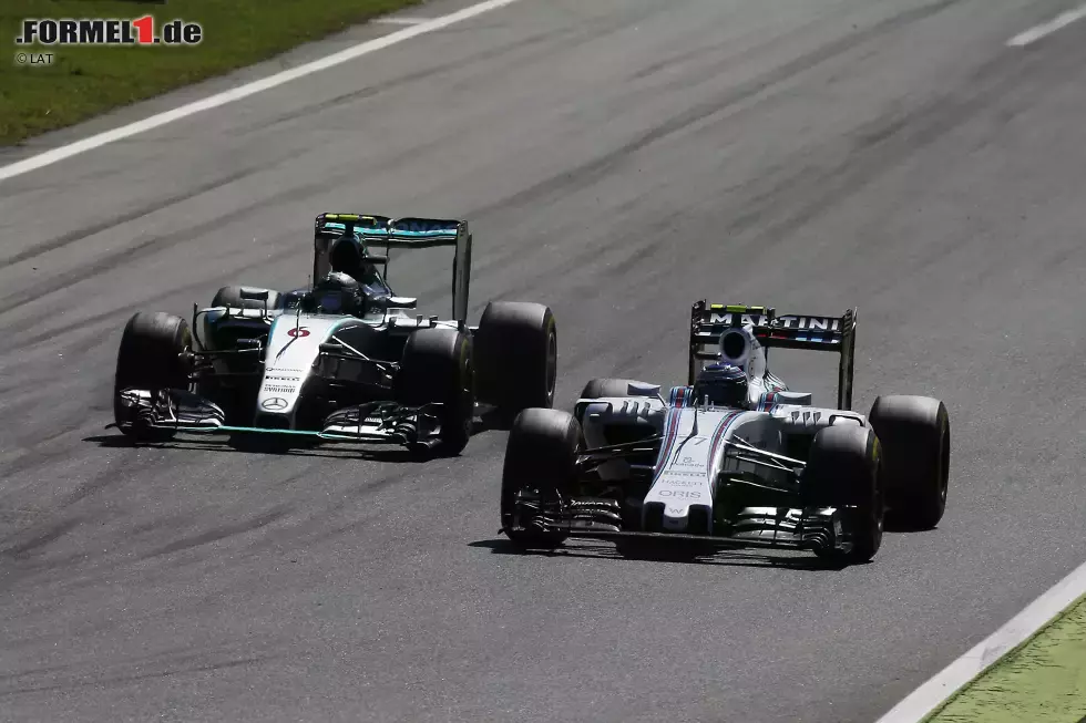 Foto zur News: Valtteri Bottas (Williams) und Nico Rosberg (Mercedes)