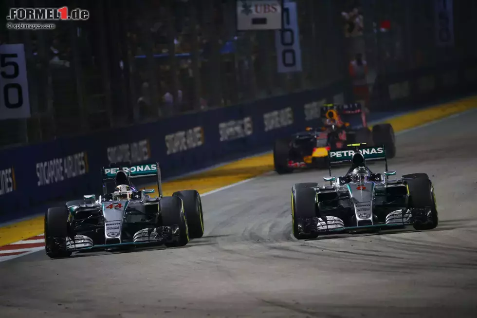 Foto zur News: Nico Rosberg (Mercedes) und Lewis Hamilton (Mercedes)