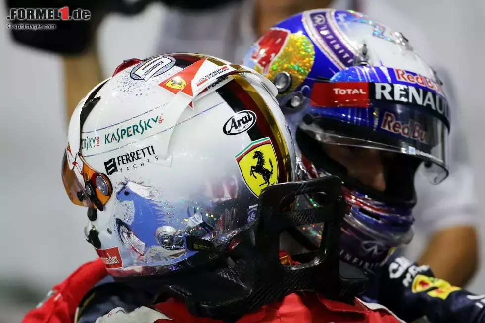 Foto zur News: Sebastian Vettel (Ferrari) und Daniel Ricciardo (Red Bull)