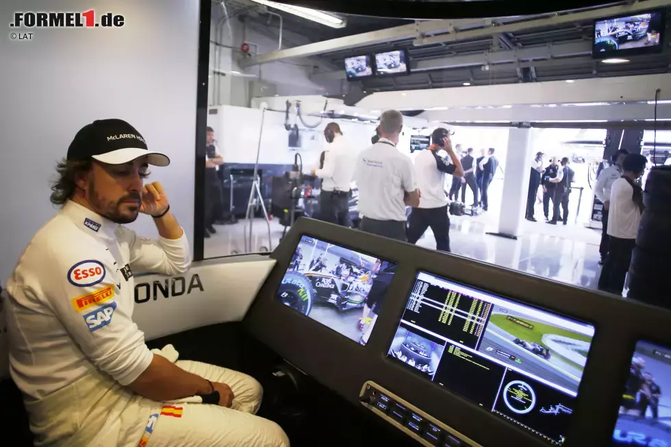 Foto zur News: Fernando Alonso (McLaren)