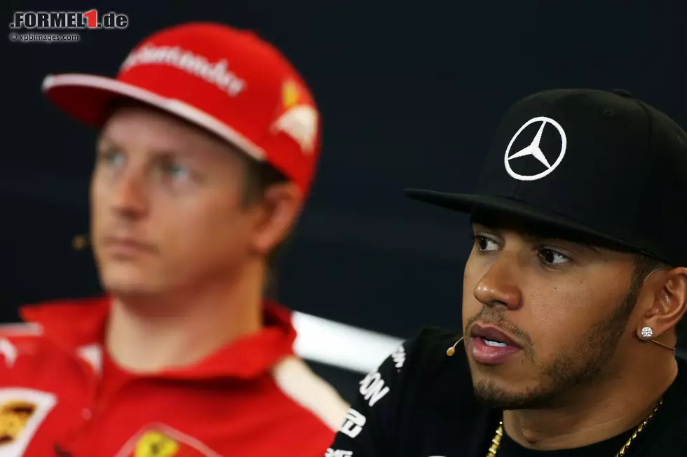 Foto zur News: Lewis Hamilton (Mercedes) und Kimi Räikkönen (Ferrari)