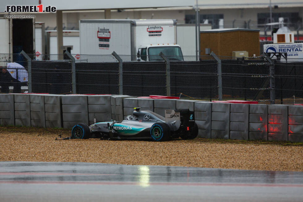 Foto zur News: Nico Rosberg (Mercedes) crasht im dritten Freien Training