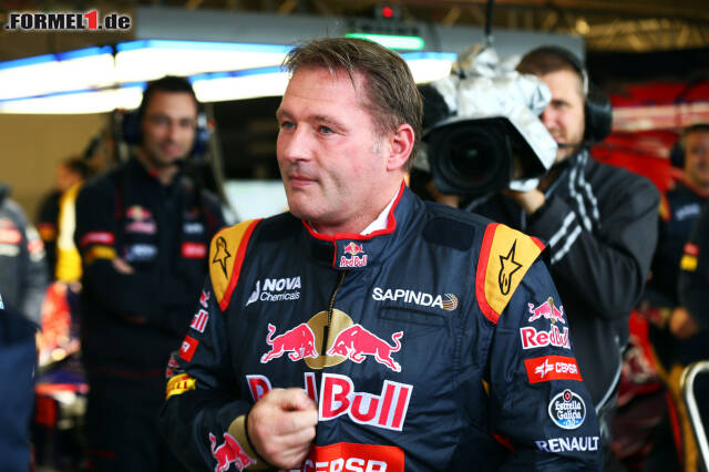 Foto zur News: Comeback von Jos "The Boss" Verstappen: Er zeigte sich nach zwölf Jahren erstmals wieder in einem Formel-1-Rennanzug, wenn auch nur kurz und zum Spaß