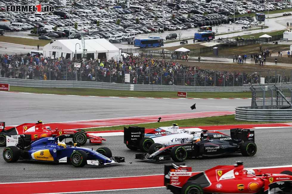 Foto zur News: Valtteri Bottas (Williams) und Fernando Alonso (McLaren)