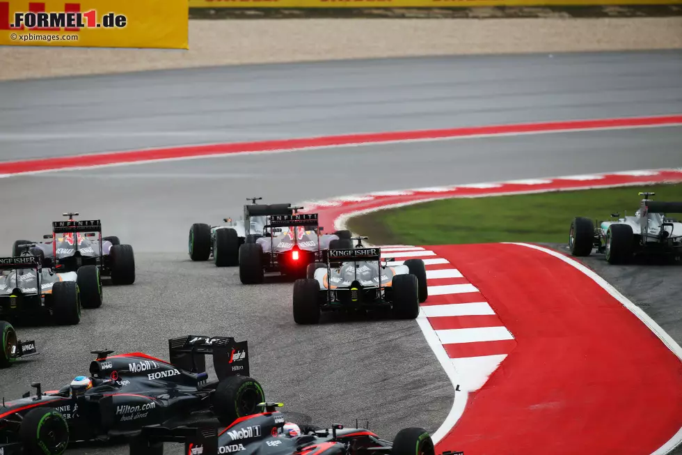 Foto zur News: Lewis Hamilton (Mercedes), Nico Rosberg (Mercedes) und Fernando Alonso (McLaren)