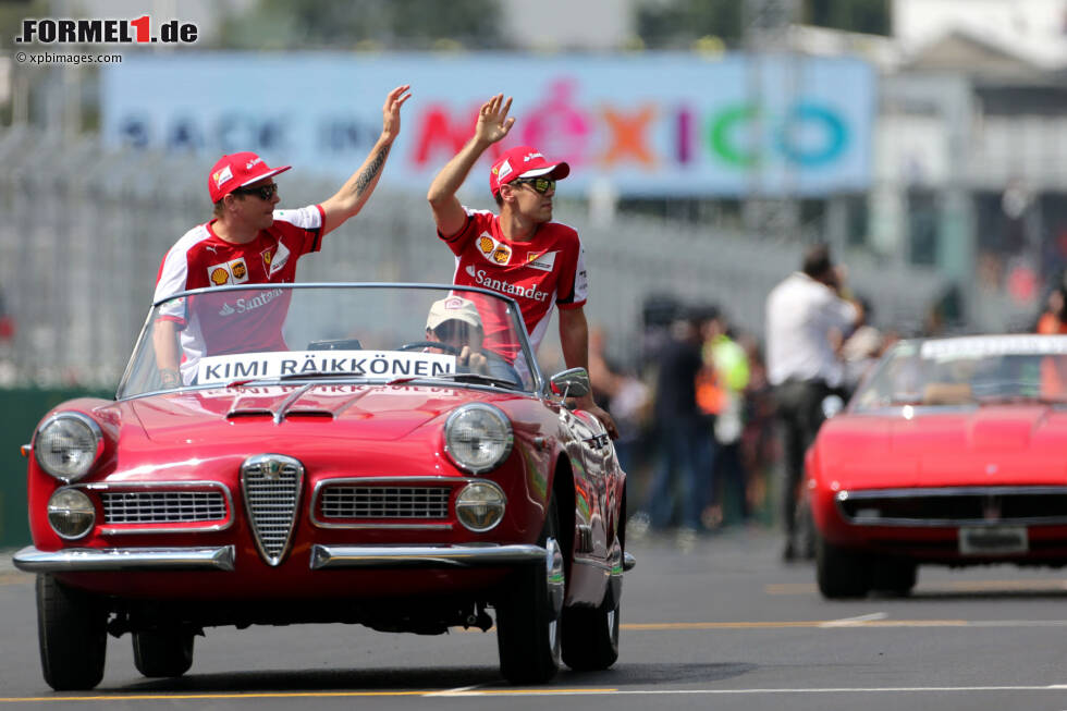 Foto zur News: Kimi Räikkönen (Ferrari) und Sebastian Vettel (Ferrari)