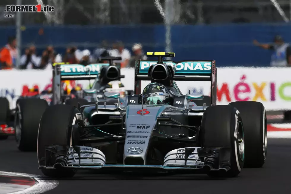 Foto zur News: Nico Rosberg (Mercedes) und Lewis Hamilton (Mercedes)