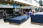 Foto zur News: Red Bull packt die Fracht aus