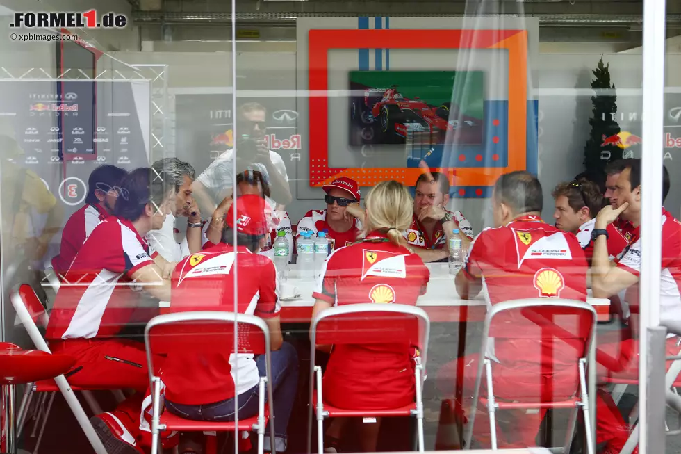 Foto zur News: Meeting bei Ferrari