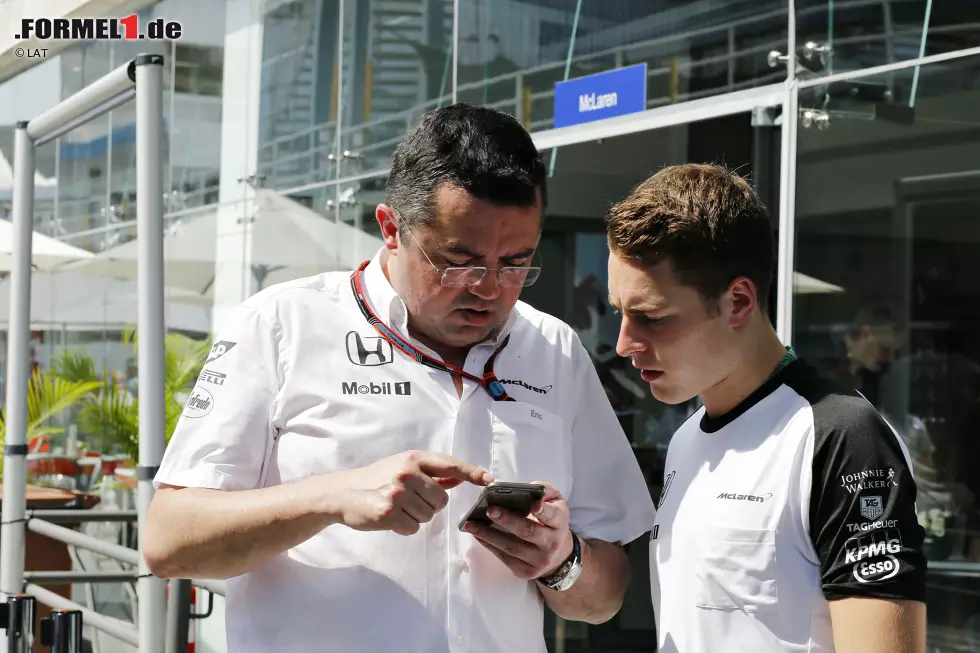 Foto zur News: Stoffel Vandoorne und Eric Boullier (McLaren)