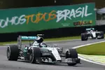 Foto zur News: Nico Rosberg (Mercedes) und Lewis Hamilton (Mercedes)