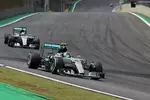 Foto zur News: Nico Rosberg (Mercedes) und Lewis Hamilton (Mercedes)