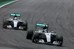 Foto zur News: Nico Rosberg (Mercedes) und Lewis Hamilton (Mercedes)