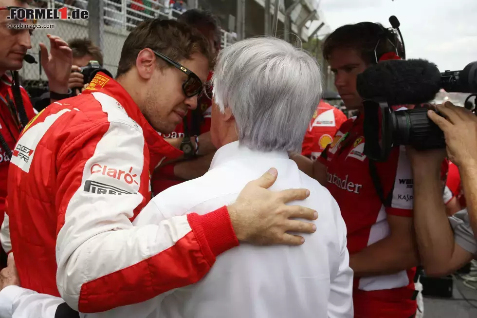 Foto zur News: Sebastian Vettel (Ferrari) und Bernie Ecclestone