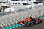 Foto zur News: Max Verstappen (Toro Rosso) und Sebastian Vettel (Ferrari)