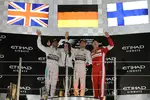 Foto zur News: Lewis Hamilton (Mercedes), Nico Rosberg (Mercedes) und Kimi Räikkönen (Ferrari)