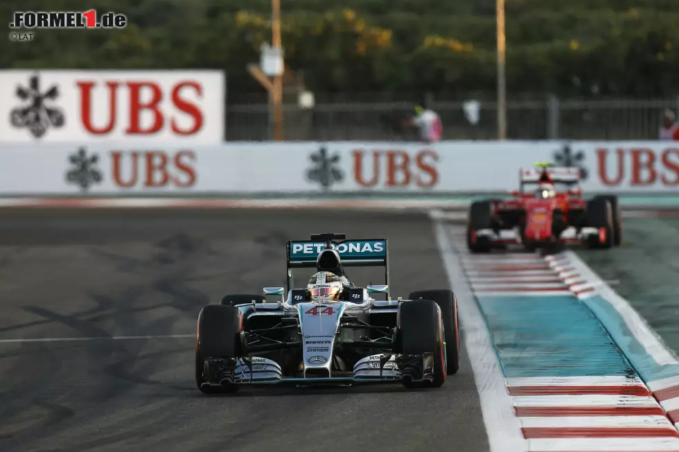 Foto zur News: Lewis Hamilton (Mercedes) und Kimi Räikkönen (Ferrari)