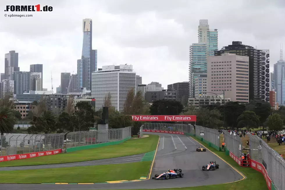 Foto zur News: Rio Haryanto (Manor) und Pascal Wehrlein (Manor)