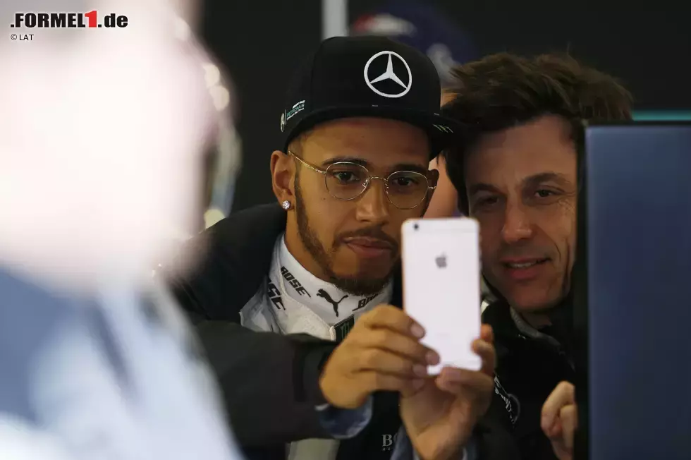 Foto zur News: Lewis Hamilton (Mercedes) und Toto Wolff