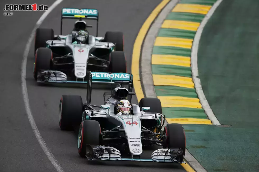 Foto zur News: Lewis Hamilton (Mercedes) und Nico Rosberg (Mercedes)