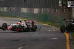 Foto zur News: Esteban Gutierrez (Haas) und Fernando Alonso (McLaren)