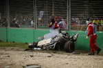 Foto zur News: Fernando Alonso (McLaren) und Esteban Gutierrez (Haas)
