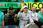 Foto zur News: Lewis Hamilton (Mercedes) und Nico Rosberg (Mercedes)