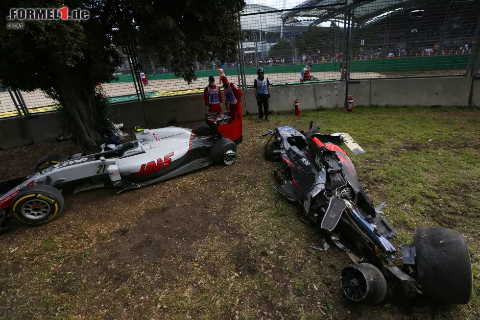 Foto zur News: Esteban Gutierrez (Haas) und Fernando Alonso (McLaren)