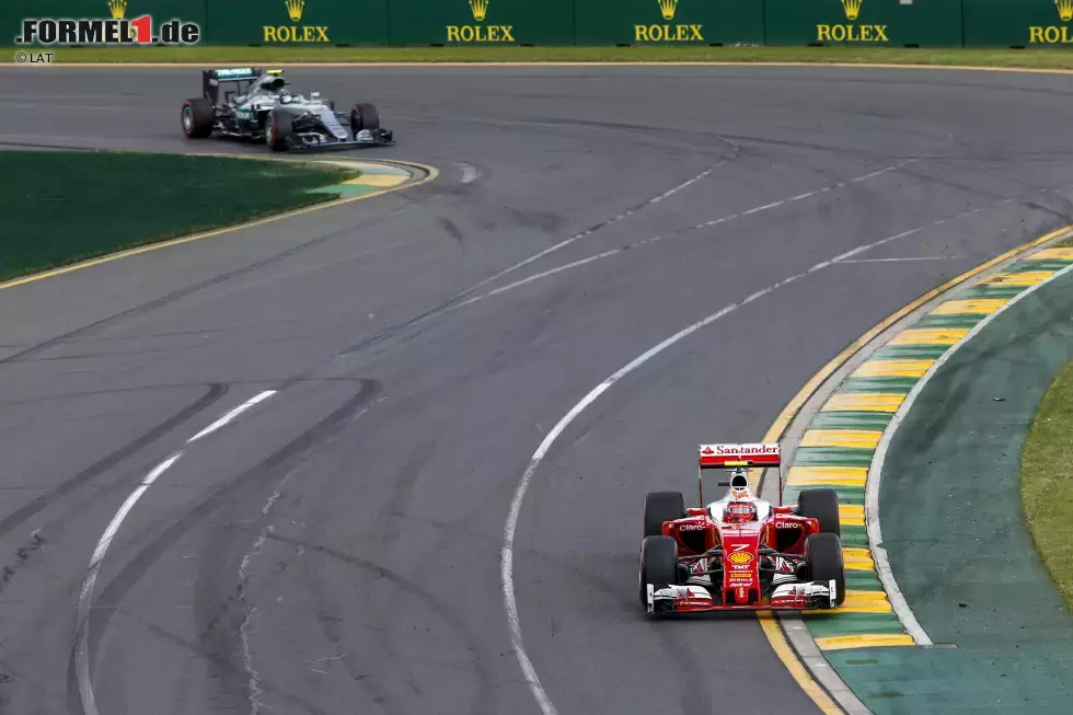 Foto zur News: Kimi Räikkönen (Ferrari) und Nico Rosberg (Mercedes)