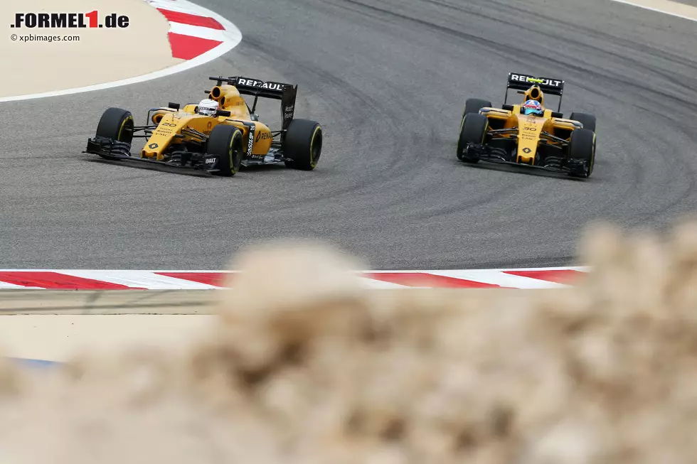 Foto zur News: Kevin Magnussen (Renault) und Jolyon Palmer (Renault)