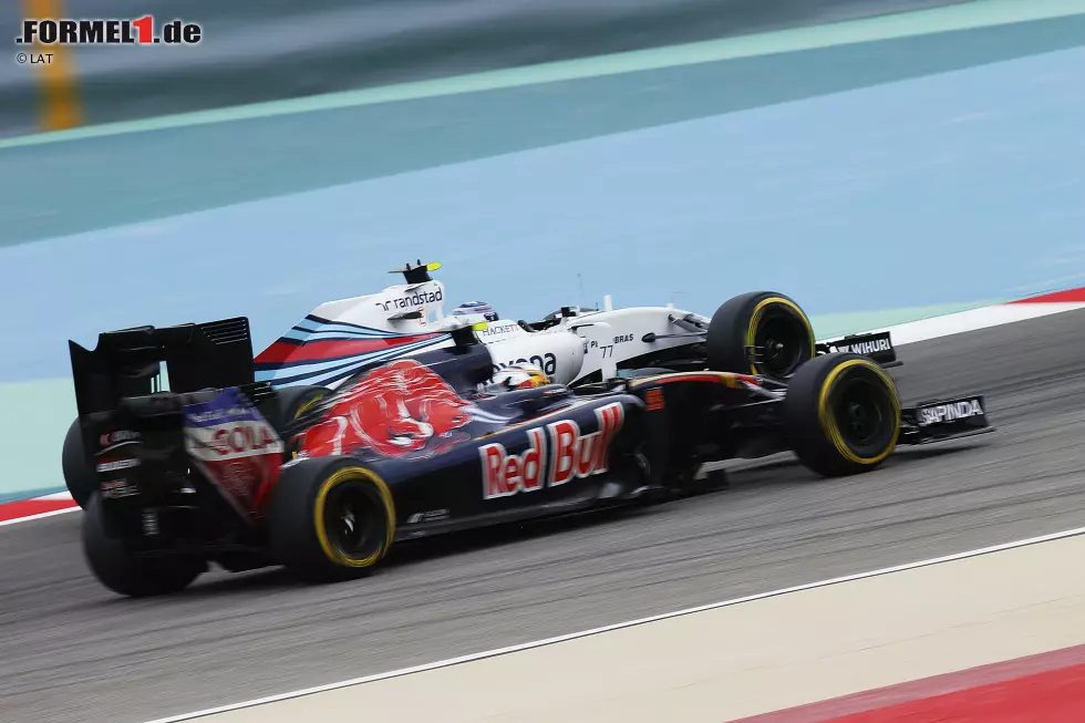 Foto zur News: Valtteri Bottas (Williams) und Carlos Sainz (Toro Rosso)