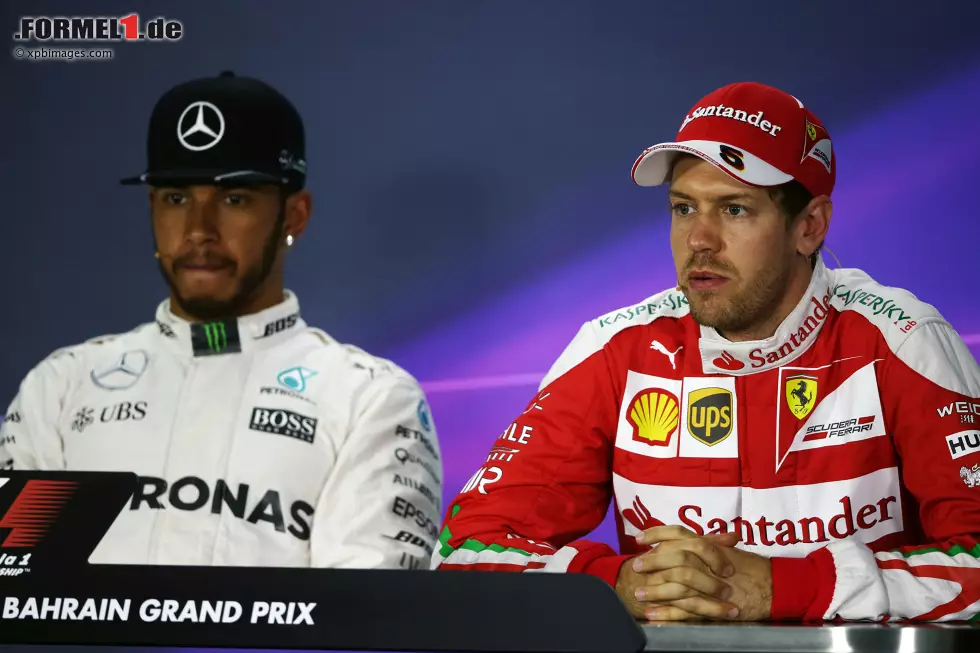 Foto zur News: Lewis Hamilton (Mercedes) und Sebastian Vettel (Ferrari)