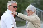 Foto zur News: Derek Warwick und Bernie Ecclestone