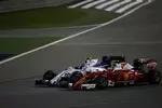 Foto zur News: Kimi Räikkönen (Ferrari) und Valtteri Bottas (Williams)