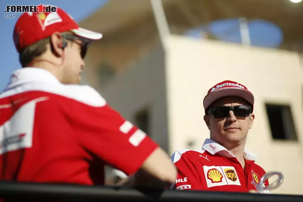 Foto zur News: Kimi Räikkönen (Ferrari) und Sebastian Vettel (Ferrari)