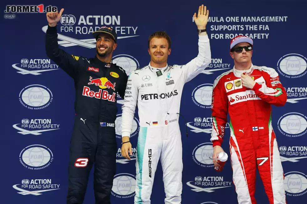 Foto zur News: Daniel Ricciardo (Red Bull), Nico Rosberg (Mercedes) und Kimi Räikkönen (Ferrari)