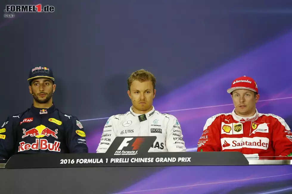 Foto zur News: Daniel Ricciardo (Red Bull), Nico Rosberg (Mercedes) und Kimi Räikkönen (Ferrari)