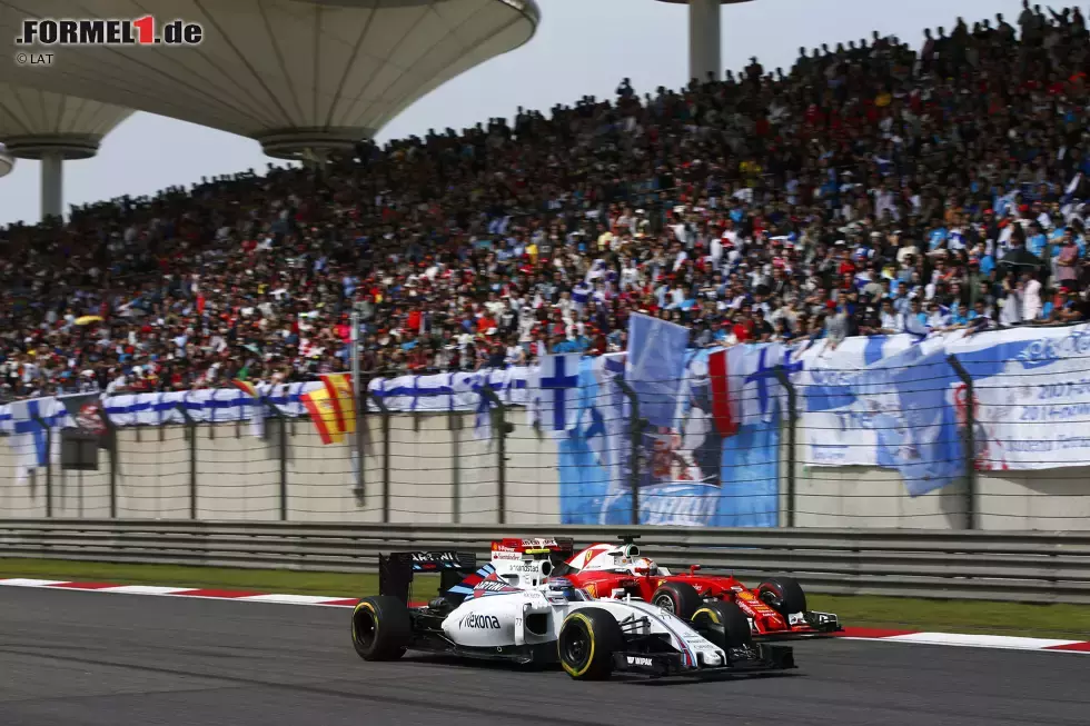 Foto zur News: Valtteri Bottas (Williams) und Sebastian Vettel (Ferrari)