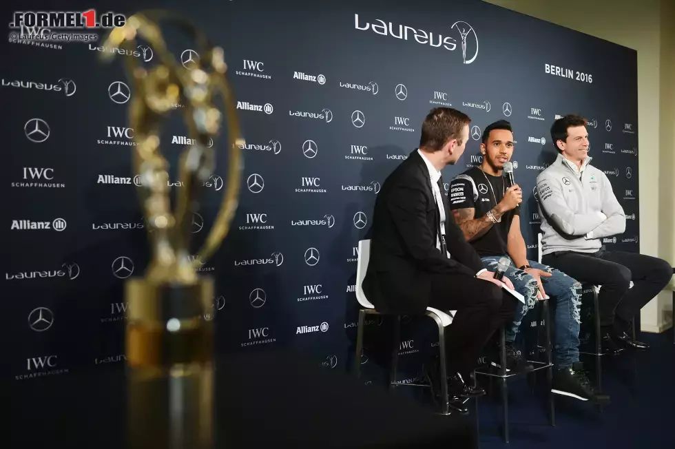 Foto zur News: Lewis Hamilton und Toto Wolff