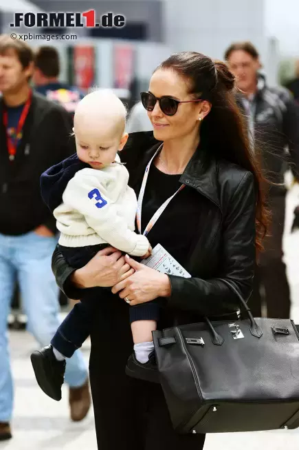 Foto zur News: Kimi Räikkönens Minttu Virtanen und Sohn Robin