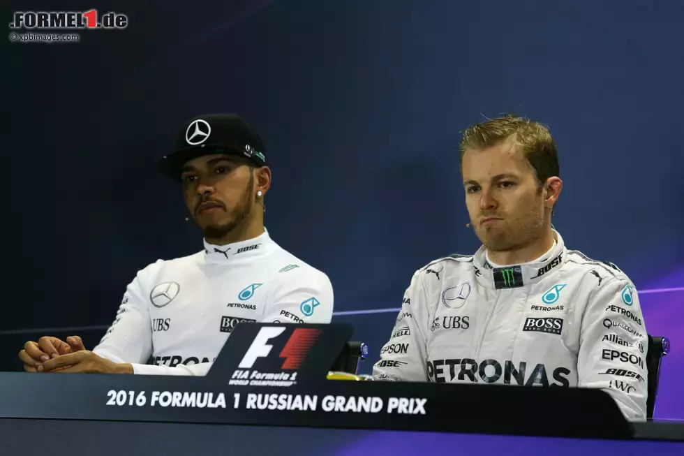 Foto zur News: Lewis Hamilton (Mercedes) und Nico Rosberg (Mercedes)