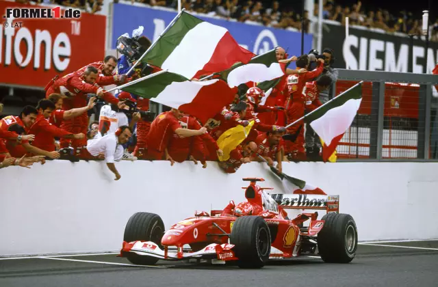 Foto zur News: Von insgesamt 18 Saisonrennen gewinnt Ferrari mit dem Wagen 15 Rennen.